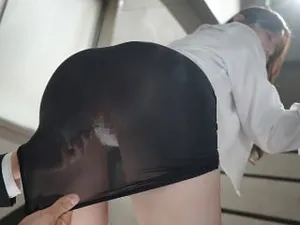 Cậu nhỏ biến dạng được trang bị súng máy tốc độ cao để phá hủy chính bông cúc nhỏ của mình - Masha Yang