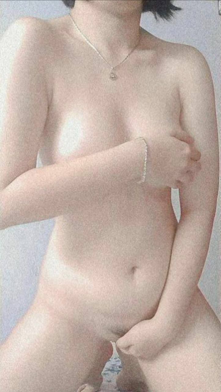 Đi theo con đường cao cấp, cô ấy trông giống như một cô gái nổi tiếng trên mạng lai cao 1,73 mét, với vòng eo thon, ngực lớn, đôi chân dài và thân hình tuyệt đẹp. Cô ấy giơ chân lên và đụ mạnh...